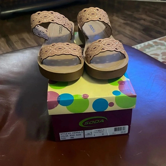 Soda Vienna Sandals Rosy Nude New with Box size 9 - Picture 1 of 7